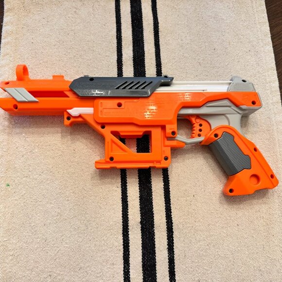 Nerf N-Strike Elite AccuStrike Series FalconFire - Picture 2 of 2